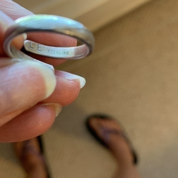 Sterling silver ring with coral stone. - Picture 2 of 5